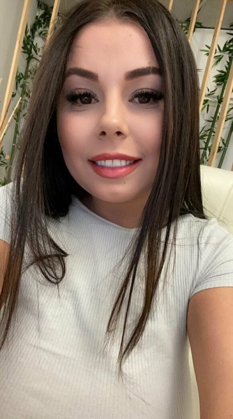 ariamoreu sex star pic