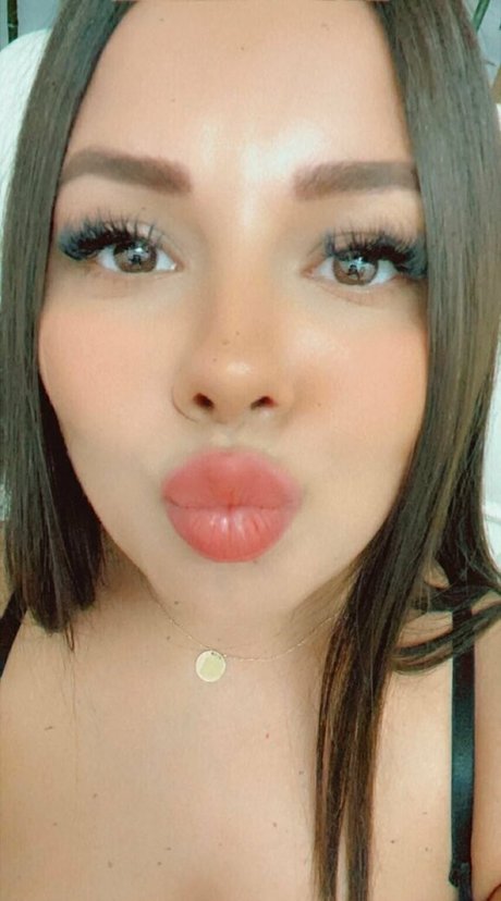 ariamoreu model nudes pictures