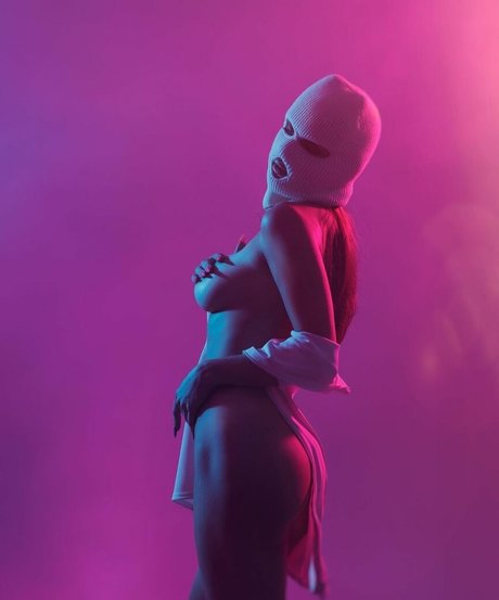 Alina V Ukraine star art picture