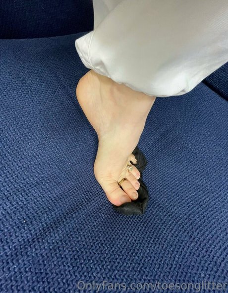 toesonglitter pretty actress photos