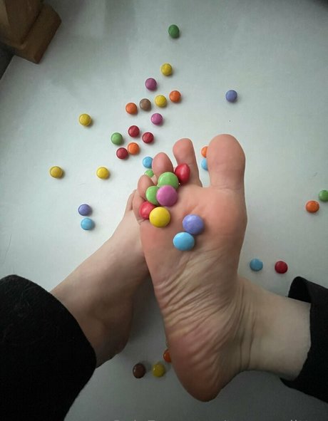 toesonglitter star best picture