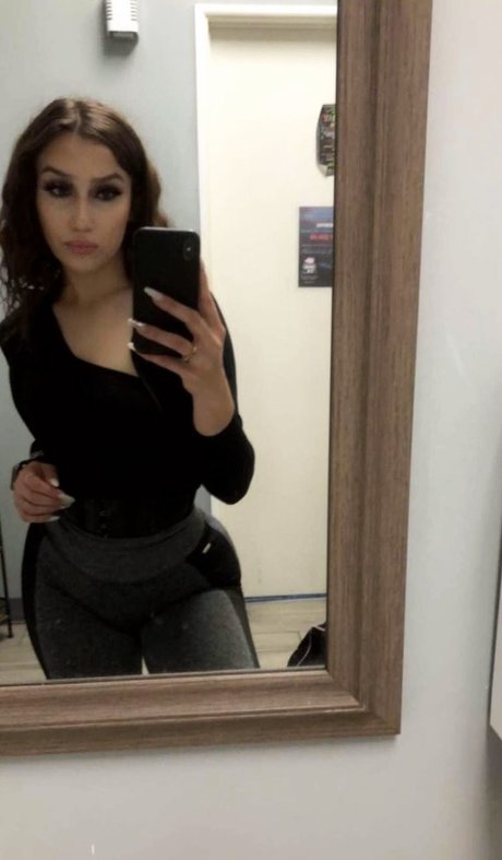 Chloe Flores exclusive star gallery