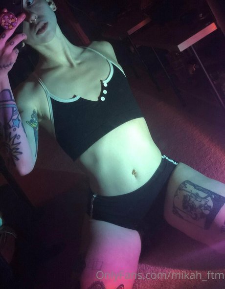 faguettemikah sexy star galleries