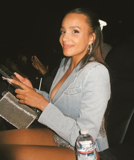 Ashley Nicole Williams pornstar adult image