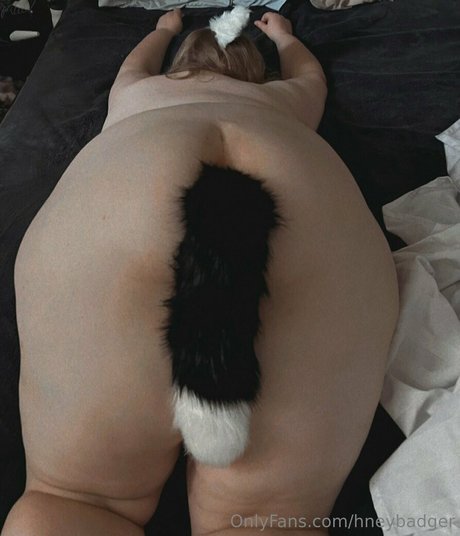 hneybadger nudes model pictures