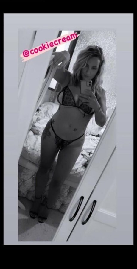 Cookiecream erotic pornstar photos