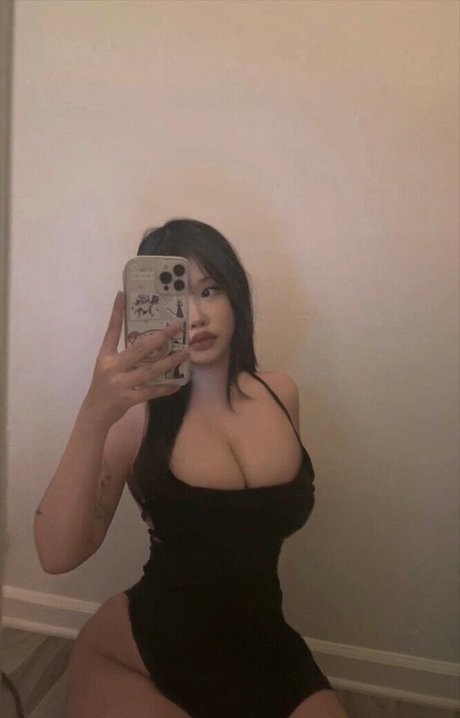 Niyoso naked pornstar image