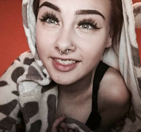 PrincessCourtXO sex actress image