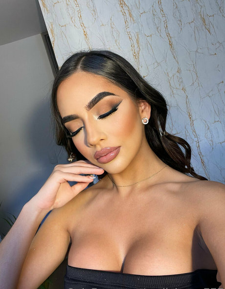 emsexylips model art img