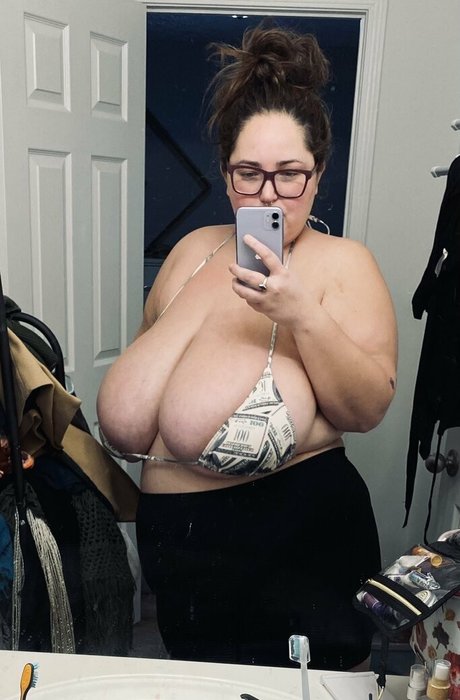 tiggobitties24 7_ star naked picture