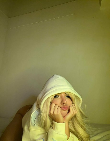 Sharonv21 sex model pic