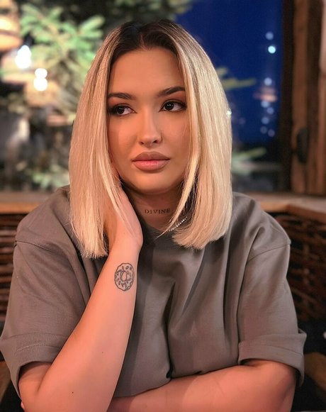 emillysteelefree pornographic star galleries