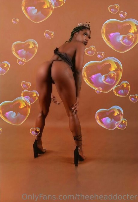 lesbehonest123 high quality model photo