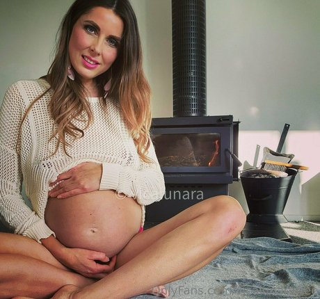 shemale handjob onlyfans beautiful naked photos