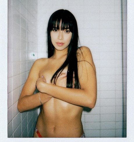 Gabrielle M model nude picture