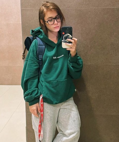 claaragalle perfect actress pics