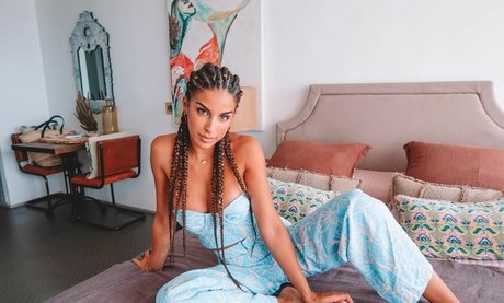 Zoe Bayona art model images