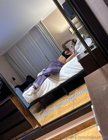 soymeryjim erotic model photo