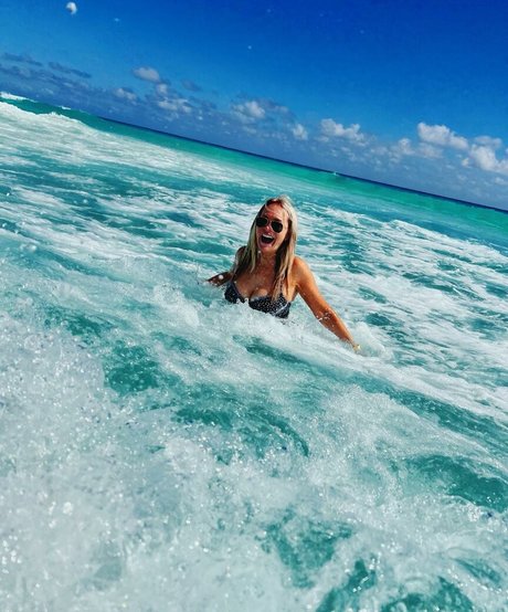 Barbara Alyn Woods hd actress images