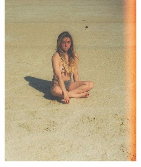 Noam Magen model free image