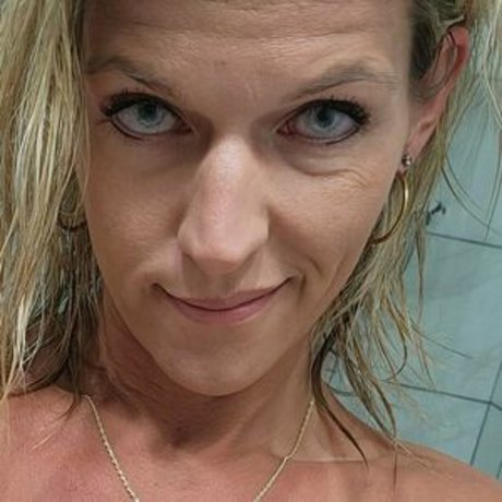 Piper Fawn model art gallery