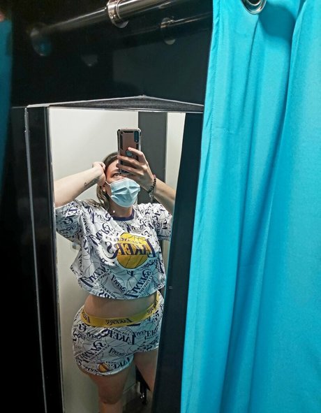 aniwan nudes star img