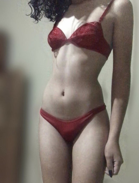 Myrjulia pretty actress pic