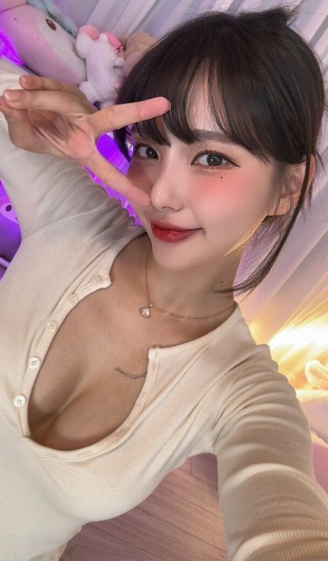 ChuJeong model sex image