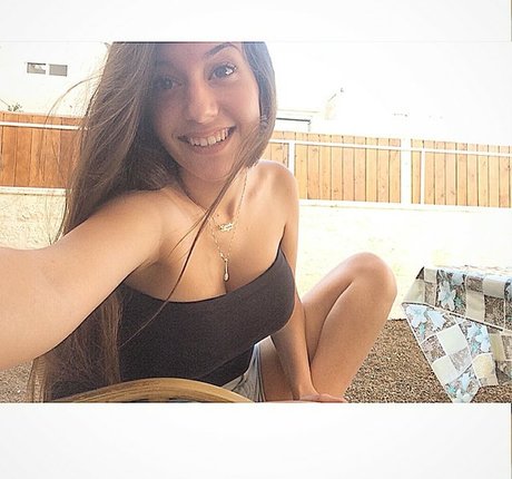 Sapir Hazansky model perfect pic