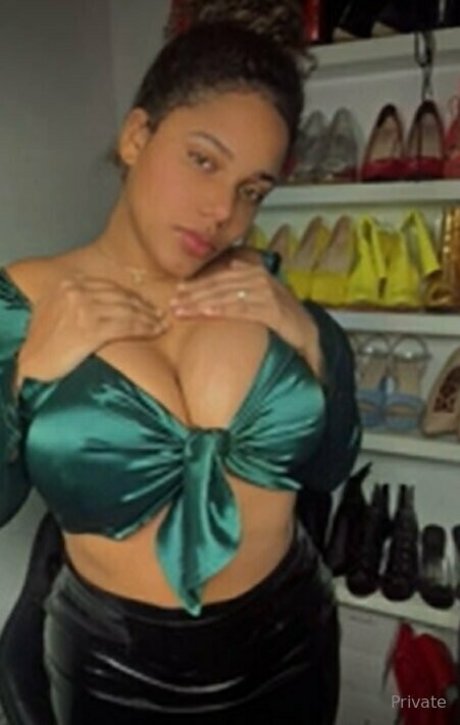 kixxy vip model nude pictures