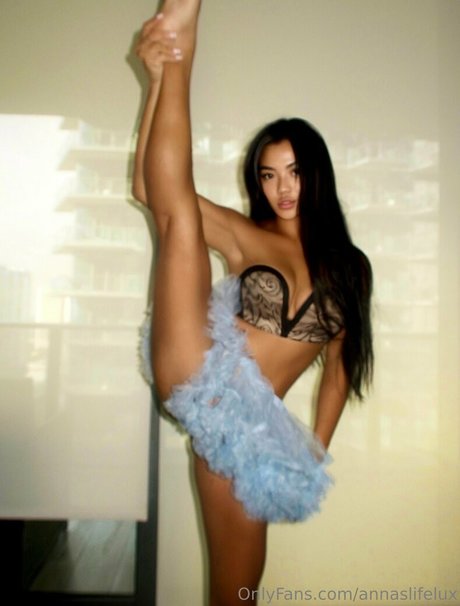 annaslifelux model pretty photos