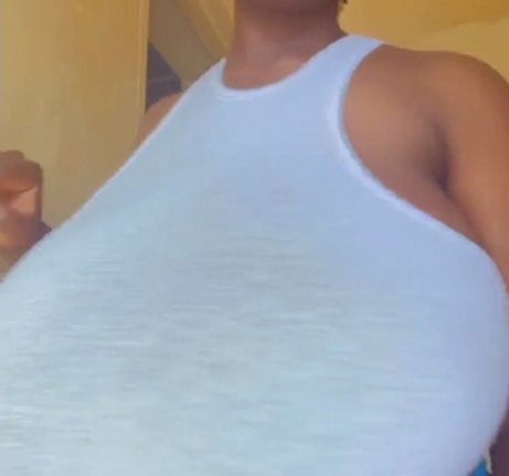 Chanel La Croix model adult pics