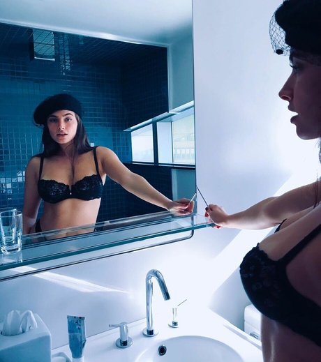 Lee Rokach art model photo