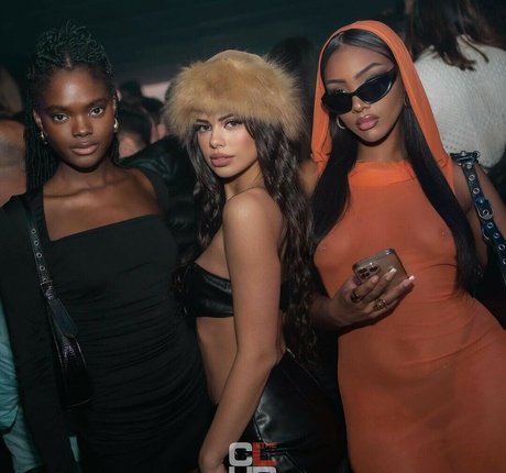 blonde shemale onlyfans top img