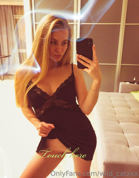 wild catxxx adult model image