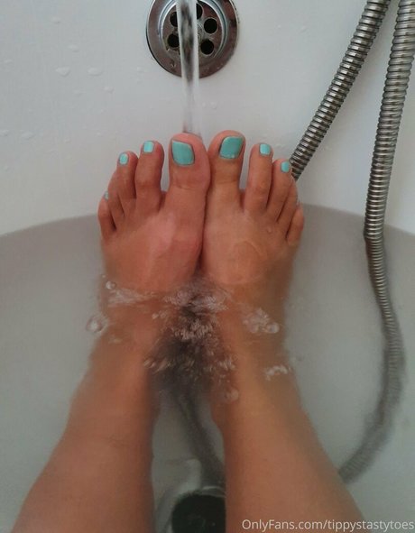 tippystastytoes model naked photo