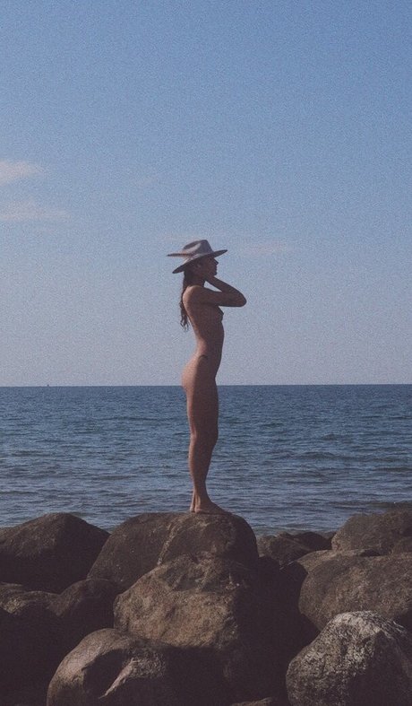 Vanessa Moe nude model img