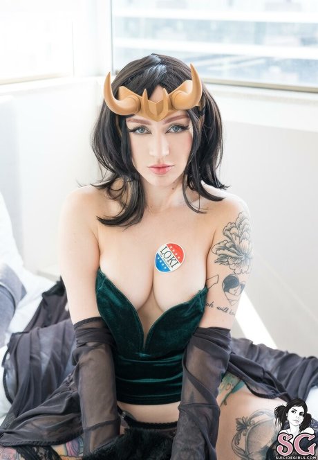 Hilo Suicide star exclusive pics