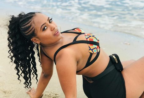 Bella Batista naked star picture