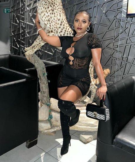 Bella Batista nude model picture