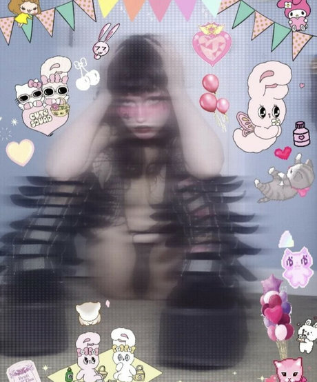 Tap3w0rm tummy model naked pics