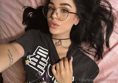 alisegold nude star photos