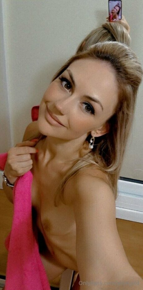 alisegold naked pornstar galleries