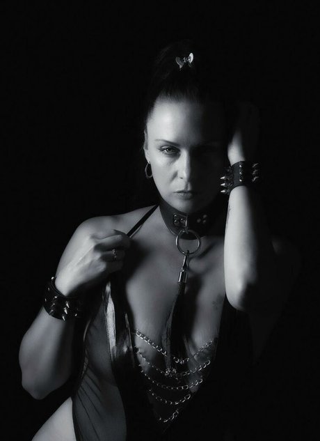 Alice Small model art gallery