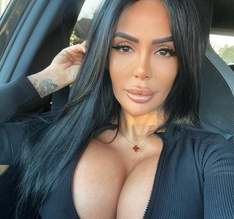 Holly James exclusive model pictures