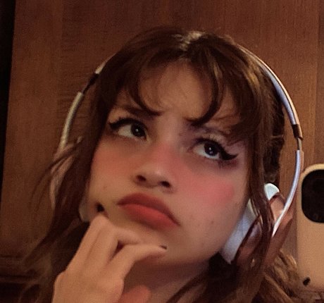 Teeniepet exclusive model image