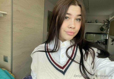 littlewaiifu pretty pornstar photos