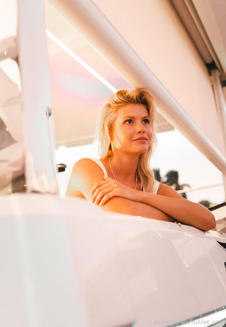 ashleybelle pornstar top pic