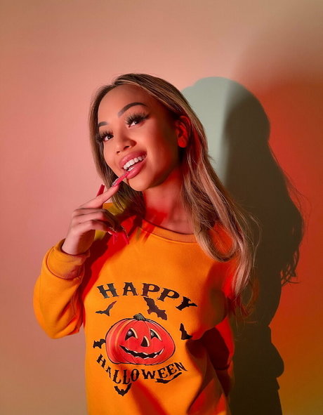 xs98x pornographic model img