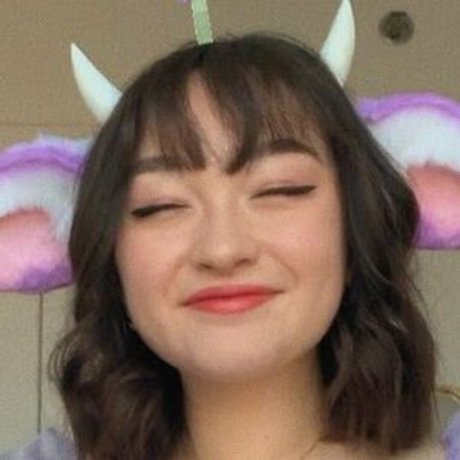 Mxmtoon exclusive model pic